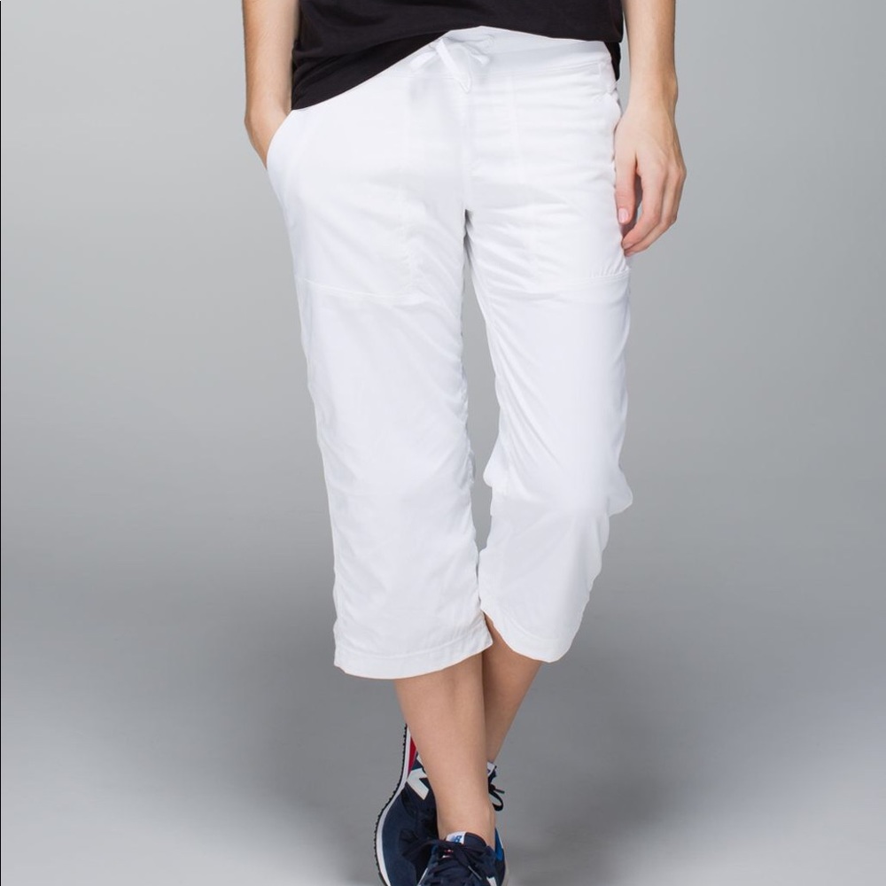 Lululemon dance studio crop / Size 6 / lined